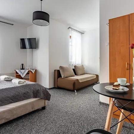 Villa 84 & Apartments - Jacuzzi, Sauna Bed & Breakfast *