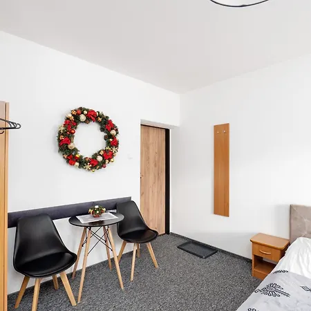 Villa 84 & Apartments - Jacuzzi, Sauna Bed & Breakfast Zakopane
